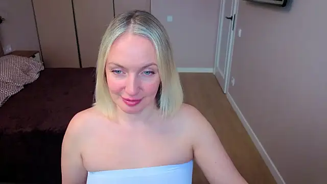 MonikaFoxys online show from 8, 3, 2026