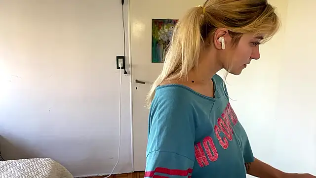 Snapshot of Sophiasnarl chatting on 7, 3, 2026 Sophiasnarl online show from 7, 3, 2026