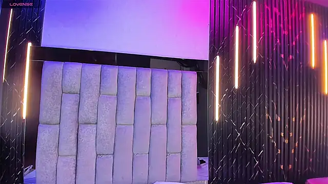 CamilaParisi online show from 22, 4, 2026