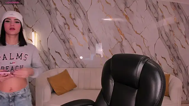 CarolineEvans x online show from 28, 4, 2026