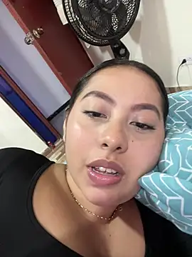 Snapshot of Emiily_joee_ chatting on 24, 6, 2026 Emiily joee online show from 24, 6, 2026