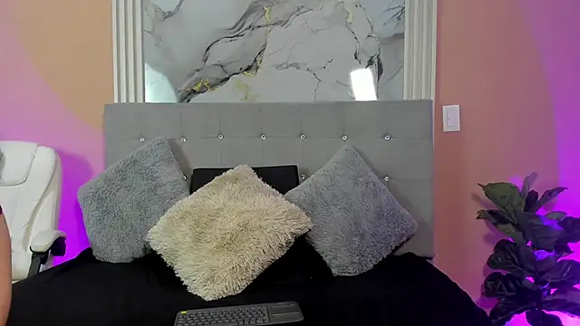 Ivy Heat online show from 22, 4, 2026