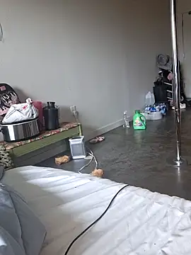 Cinnamonbunn online show from 8, 3, 2026