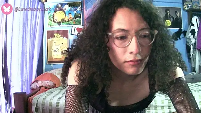 lewd mooncat online show from 15, 4, 2026