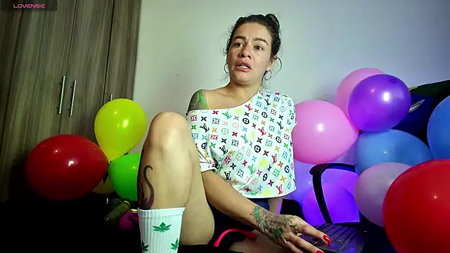 oriana thomson01 online show from 27, 7, 2026