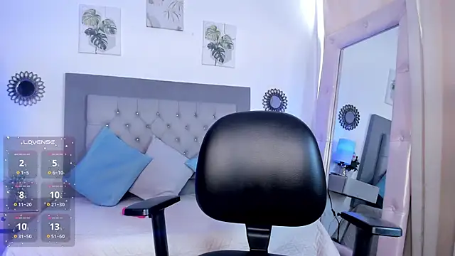 julietha Vega online show from 25, 4, 2026