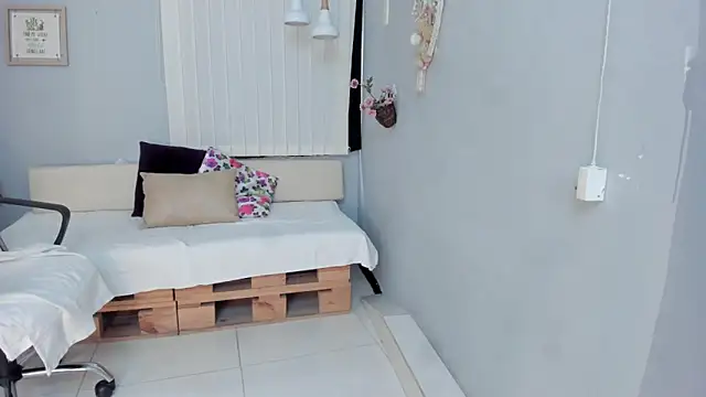 Amber Novoa online show from 5, 3, 2026