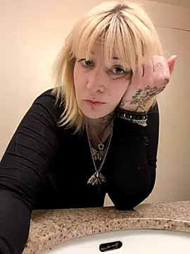 Snapshot of RainbowClouds chatting on 10, 4, 2026 RainbowClouds online show from 10, 4, 2026