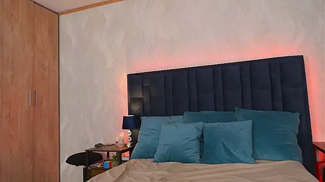 LucyDeLuca online show from 12, 4, 2026