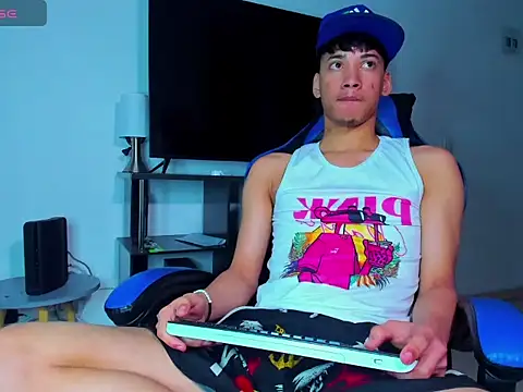 Lyam Russo online show from 7, 4, 2026