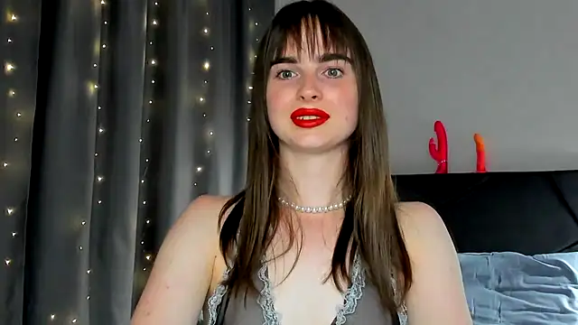 megann fox2 online show from 15, 6, 2026