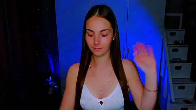 Maddy Wood  online show from 23, 7, 2026