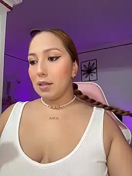 Kiarhatrixie1 online show from 19, 4, 2026