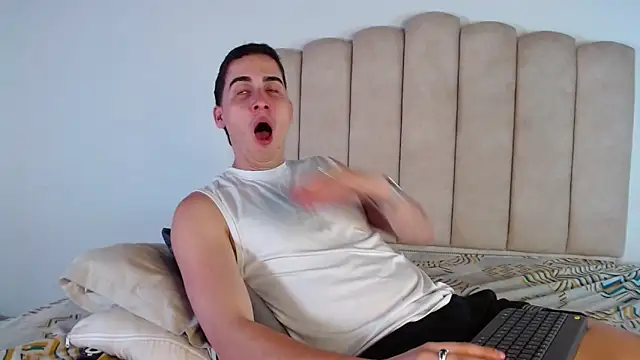 ryanlevi1 online show from 11, 3, 2026