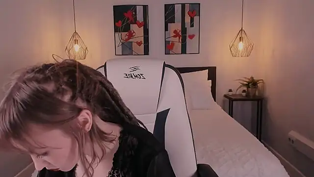 tsunamy pink online show from 10, 3, 2026