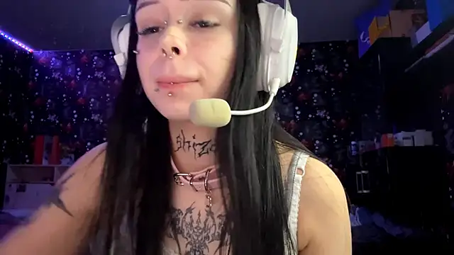 Luna Sohotti online show from 25, 2, 2026