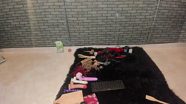 hillary bigbutt online show from 19, 4, 2026