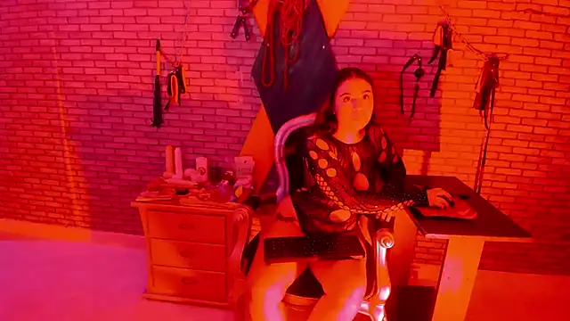 hillary bigbutt online show from 22, 4, 2026