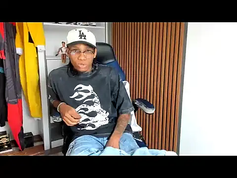 yandi hot online show from 27, 2, 2026