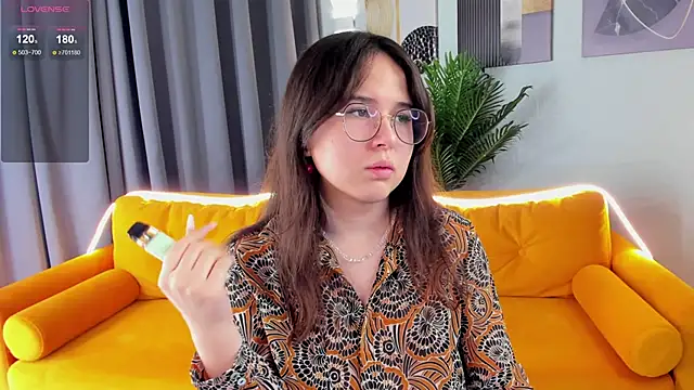 leylamirage online show from 24, 4, 2026