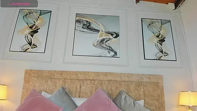 zoe moon   online show from 26, 4, 2026