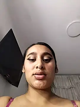 amira moon18 online show from 20, 2, 2026