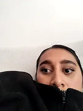 amira moon18 online show from 9, 3, 2026