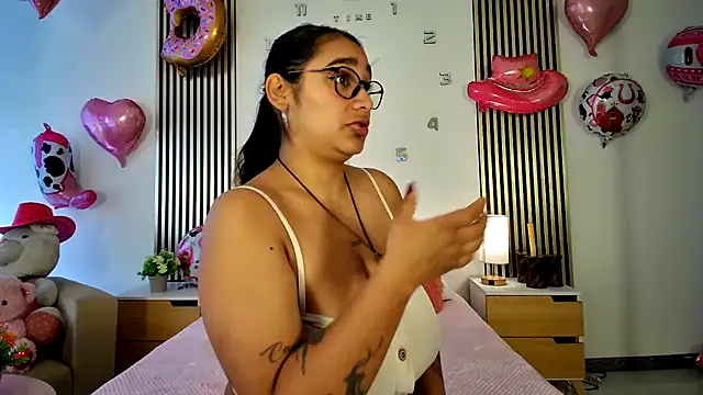 amira moon18 online show from 10, 3, 2026