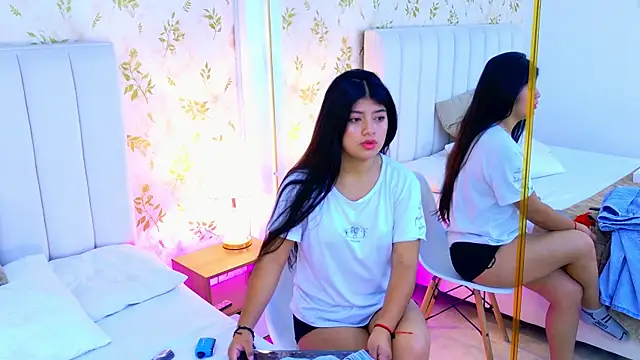 Khloe Moon online show from 25, 4, 2026