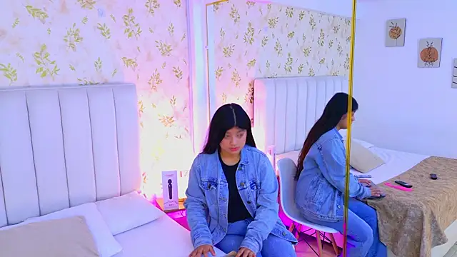 Khloe Moon online show from 26, 4, 2026