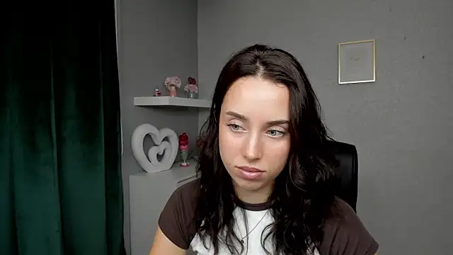 Snapshot of AdeleSolo chatting on 4, 6, 2026 AdeleSolo online show from 4, 6, 2026