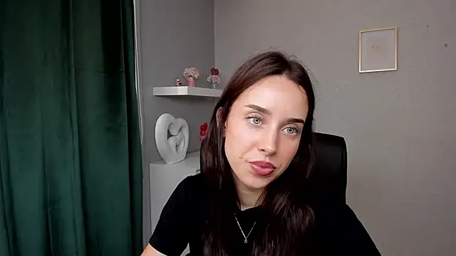 Snapshot of AdeleSolo chatting on 8, 6, 2026 AdeleSolo online show from 8, 6, 2026