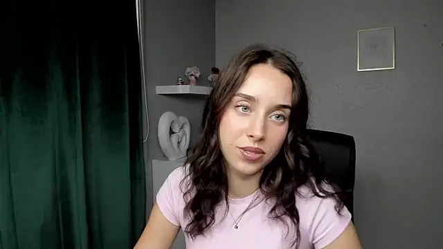 Snapshot of AdeleSolo chatting on 9, 6, 2026 AdeleSolo online show from 9, 6, 2026