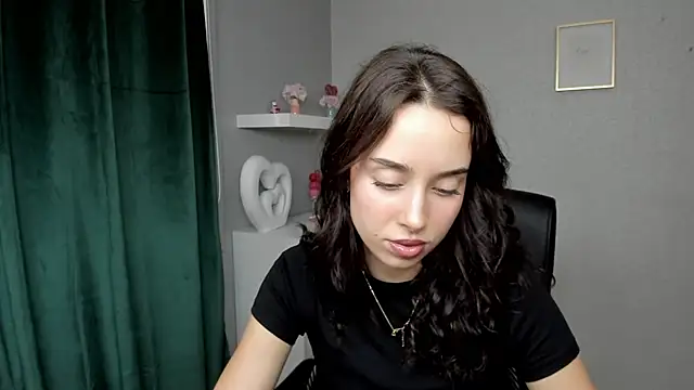 Snapshot of AdeleSolo chatting on 10, 6, 2026 AdeleSolo online show from 10, 6, 2026