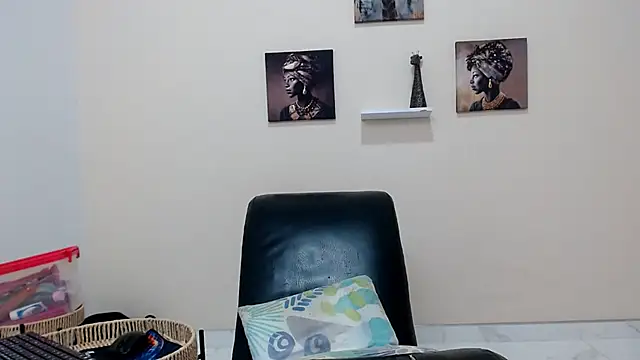 skinnysexy18 online show from 24, 4, 2026