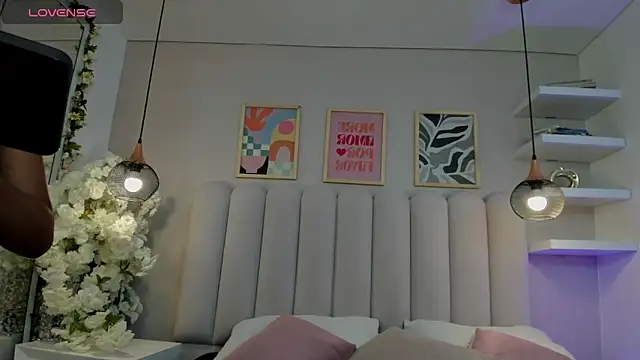 Mia Bailey  online show from 20, 4, 2026