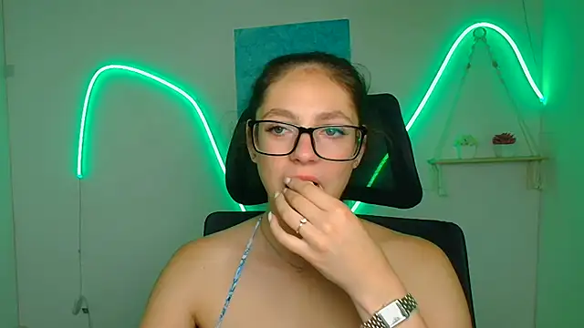Snapshot of KissMeJulia chatting on 24, 6, 2026 KissMeJulia online show from 24, 6, 2026