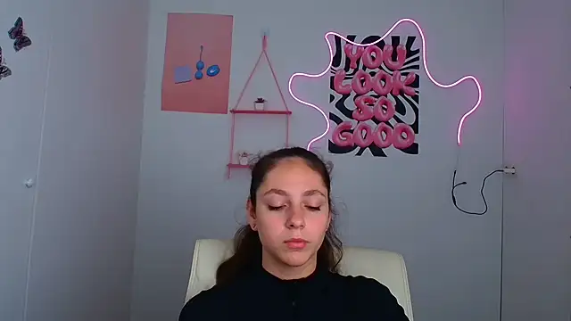 Snapshot of KissMeJulia chatting on 7, 7, 2026 KissMeJulia online show from 7, 7, 2026
