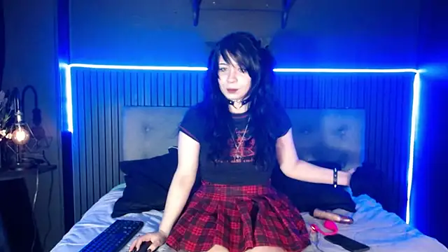 CHERRY DARCK online show from 24, 4, 2026