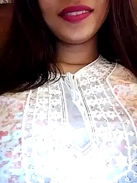 Snapshot of cute_girl_29 chatting on 22, 7, 2026 cute girl 29 online show from 22, 7, 2026
