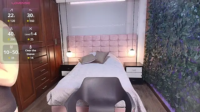 MoriahStorm online show from 8, 6, 2026