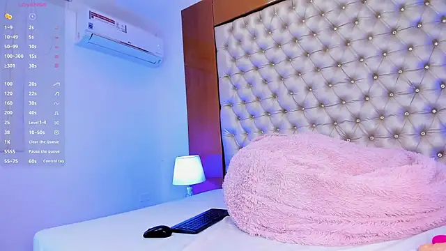 Snapshot of IsabellaaLux_ chatting on 12, 3, 2026 IsabellaaLux online show from 12, 3, 2026