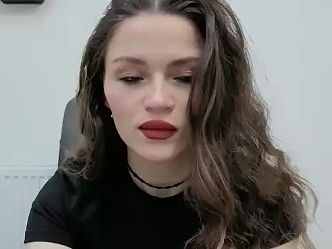 Avelinehowo uwu online show from 3, 4, 2026