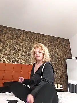 LaireeFelini online show from 9, 3, 2026