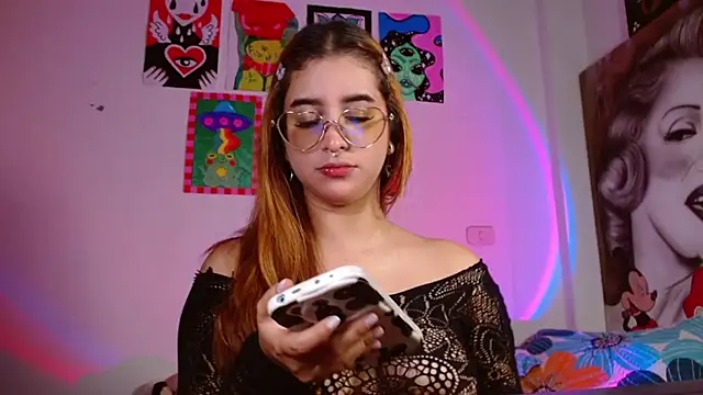 chloe roxy online show from 11, 4, 2026