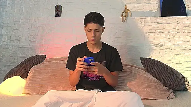 Eliassalvatore  online show from 28, 4, 2026