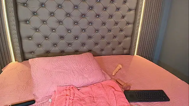 NAOMI cute  online show from 27, 4, 2026