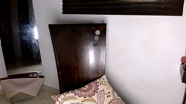 MiaDiamontLatin online show from 21, 4, 2026