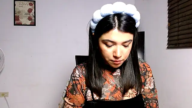 MiaDiamontLatin online show from 22, 4, 2026