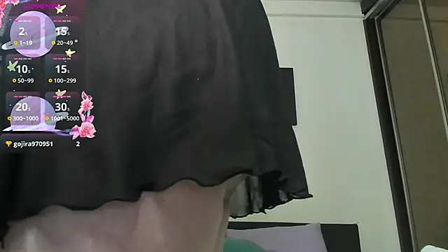 GoldenLunaa online show from 25, 4, 2026